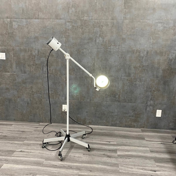 Picture of Berchtold Chromophare C 200 Mobile Examination Light