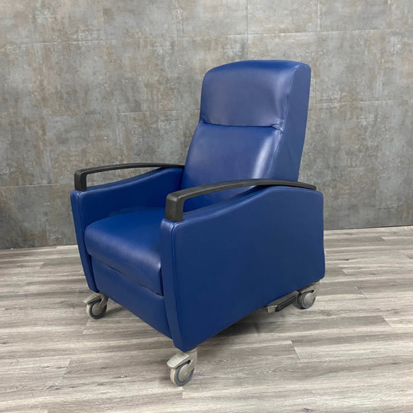 Picture of Heavy Duty Medical Recliner / Infusion Chair