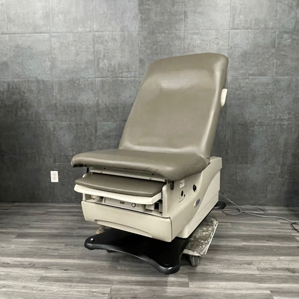 Picture of Midmark Ritter 625 Power Exam Table