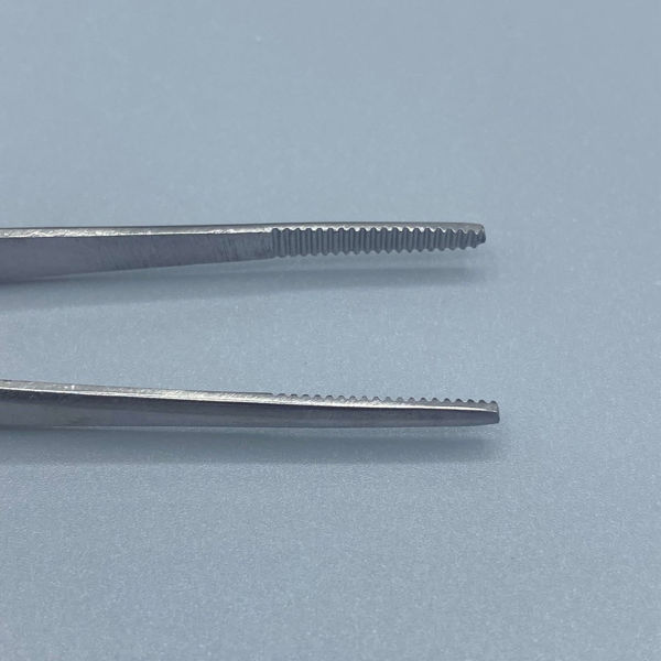 Picture of Crown Thumb dressing Forceps Serrated